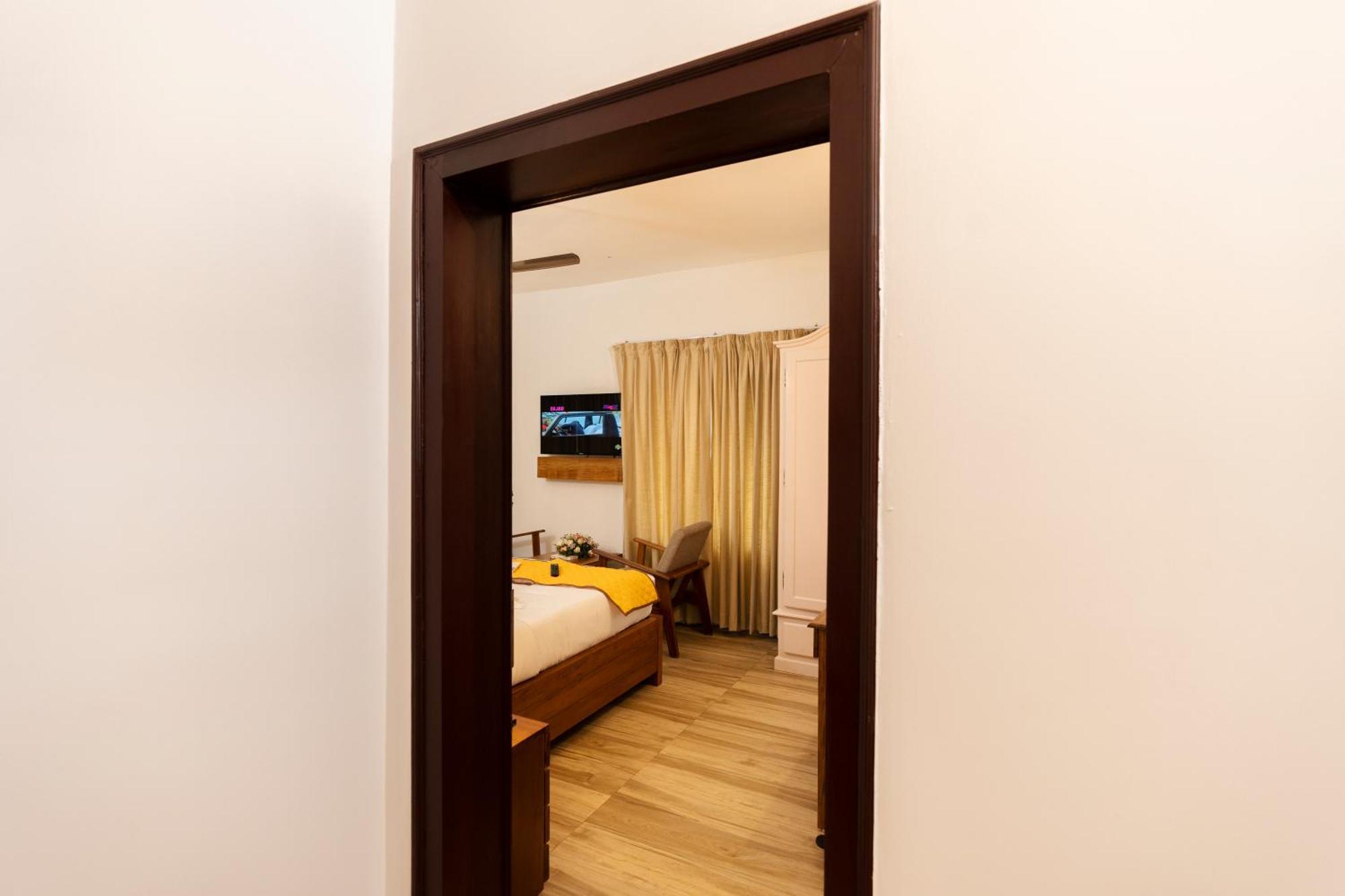 Solo Inn By Hawk Hospitality Kochi Eksteriør billede