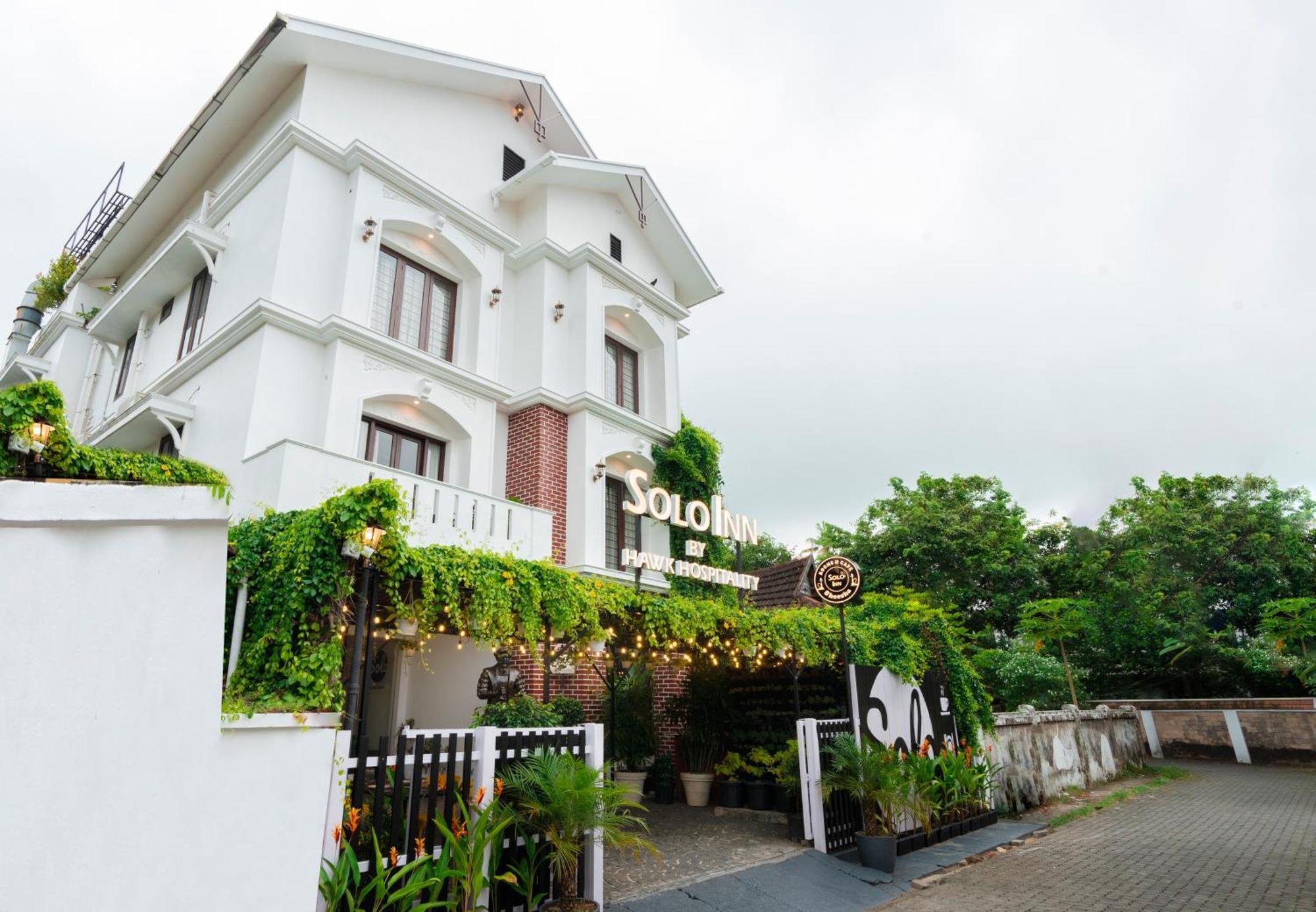 Solo Inn By Hawk Hospitality Kochi Eksteriør billede
