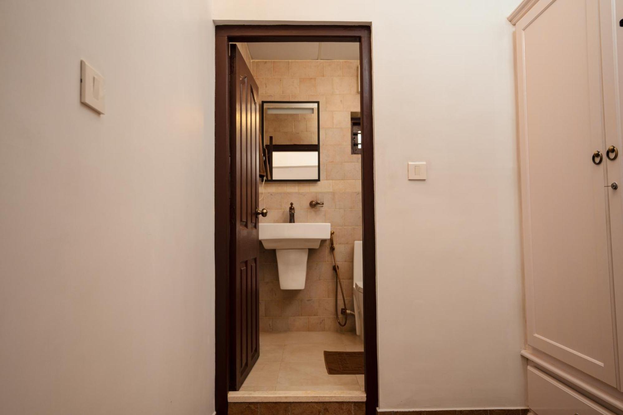 Solo Inn By Hawk Hospitality Kochi Eksteriør billede