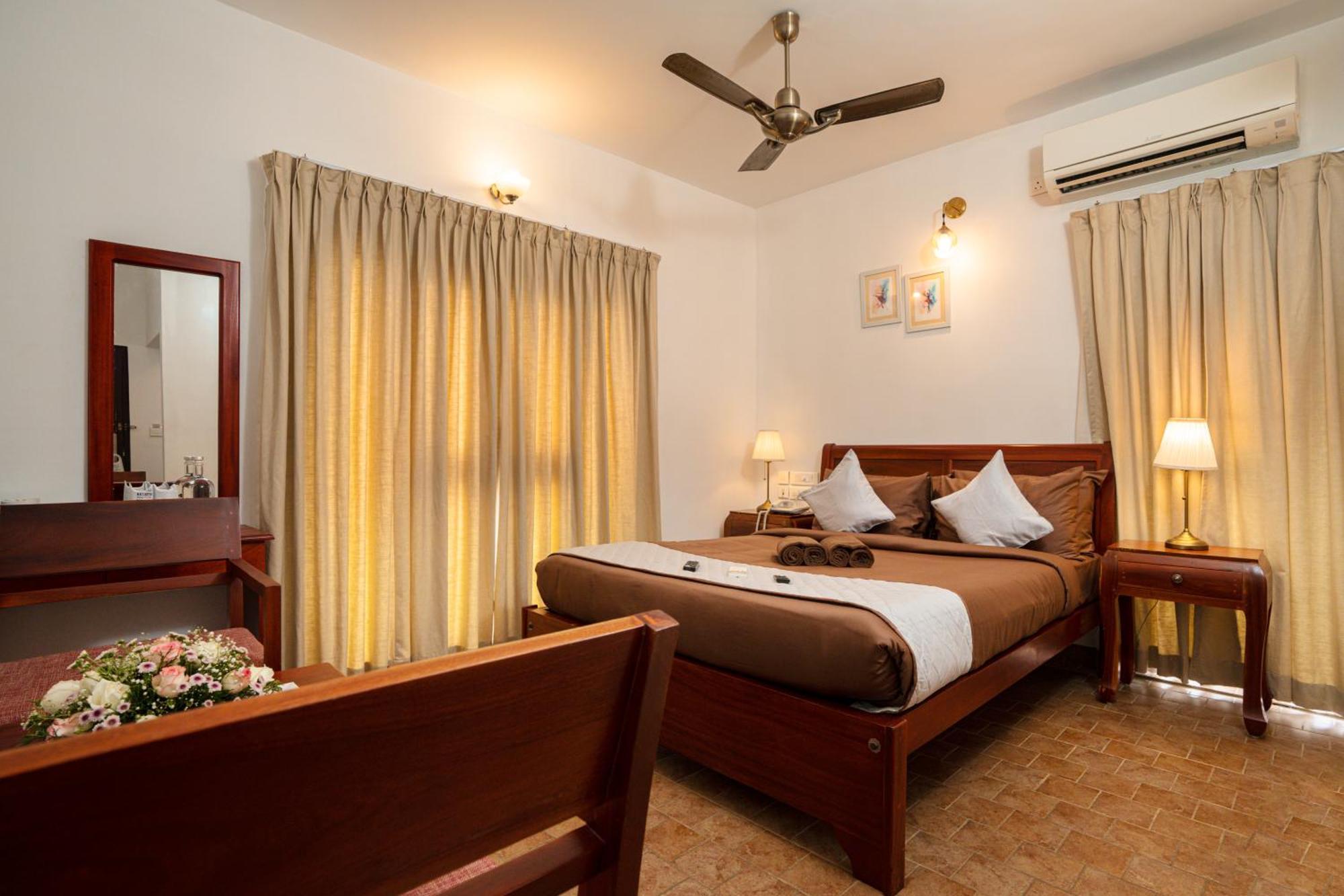 Solo Inn By Hawk Hospitality Kochi Eksteriør billede